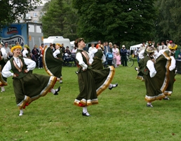 Folk dance by Live Riga